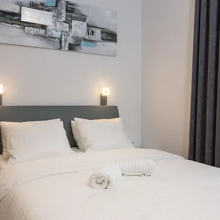 Luxury Studios & Rooms Seven-2