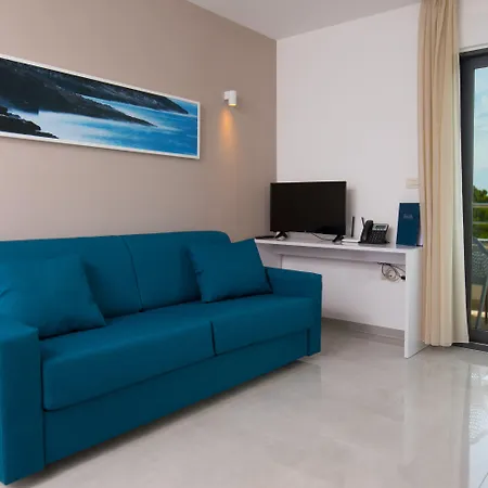 Aparthotel Punta Blu - POOL&SPA-2