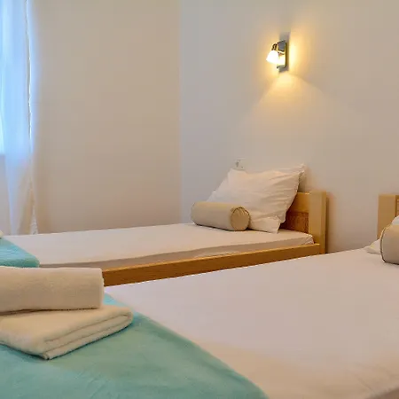 Golden B&B-3