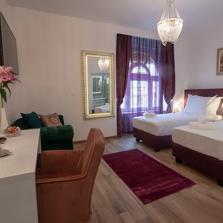 Center Luxury Rooms 1-2