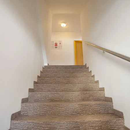 London Rooms Zagreb Airport-3