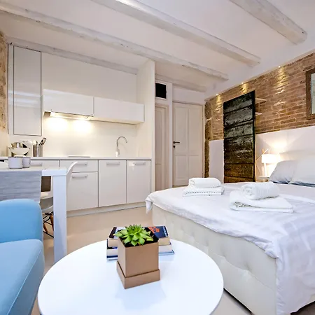 Luna Rooms And Studios-2