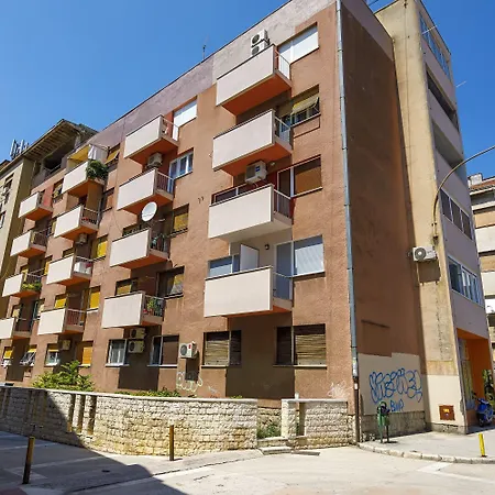 Rose Gold Rooms & Studio With Balcony-3