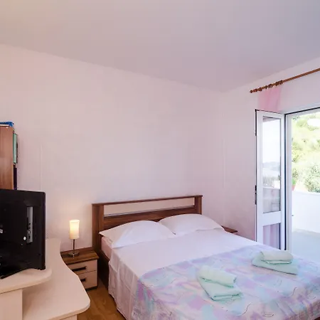 Leo'S Room-3