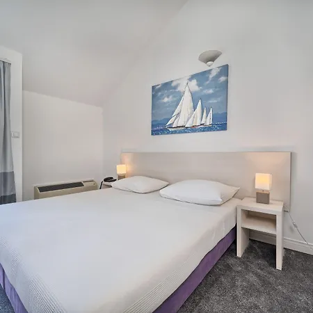 Hotel Aqua - Guest Rooms & Suites Kastela-3