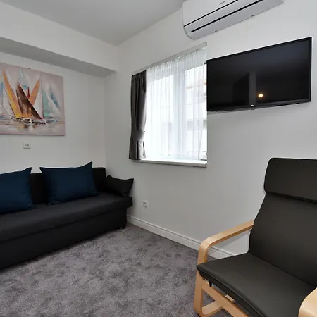 Hotel Aqua - Guest Rooms & Suites Kastela-2