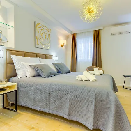 Irini Luxury Rooms-2