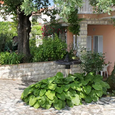 Apartments And Rooms With Parking Space Njivice, Krk - 5398-2