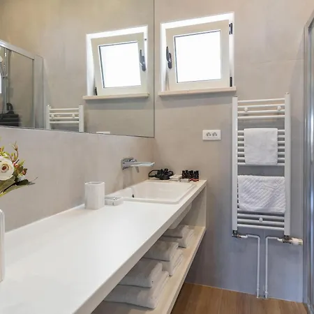 Apartments Jakic 1-2