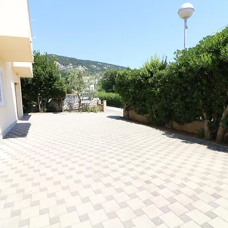 Apartments Jagoda In A Quiet Area-2
