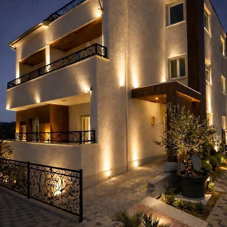 Lo͝Or Luxury Retreat-3