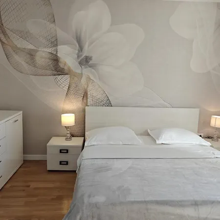 Apartments And Rooms With Parking Space Makarska - 6767-3