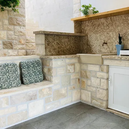 Contessa Robinson House-2