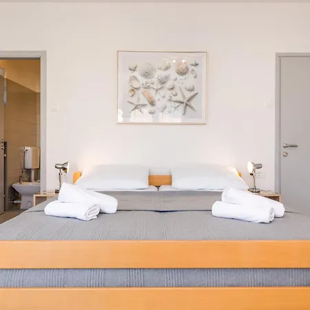 Bed And Breakfast Ema-2