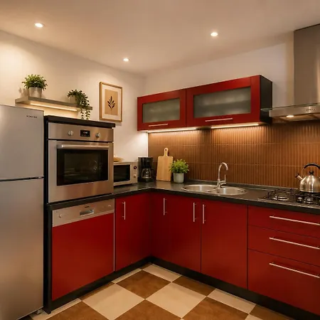 Quiet Oasis In The Heart Of Old Town- Two Kitchen,3Bath-3