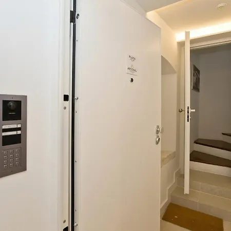 Apartment Plaza-2