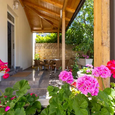 Guesthouse Villa Adria-2