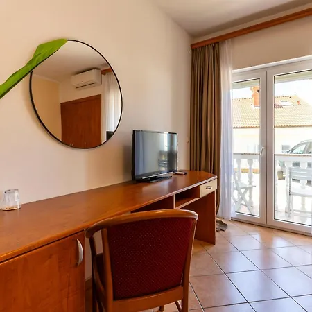 Guesthouse Villa Adria-3