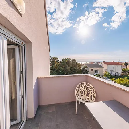 Apartments Lola-3