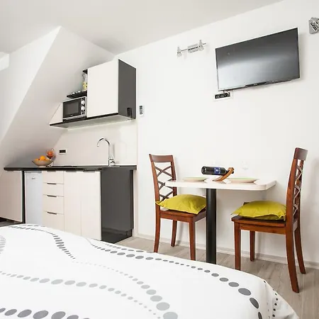 Apartments & Room Kartolina-3