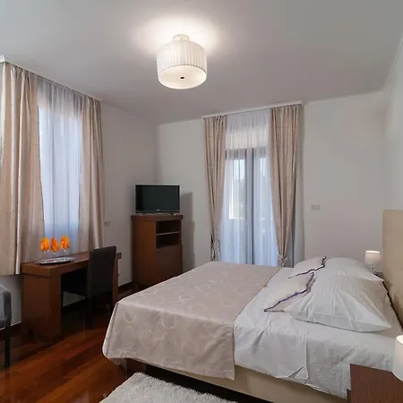 Luxury Rooms Near The Beach3-2