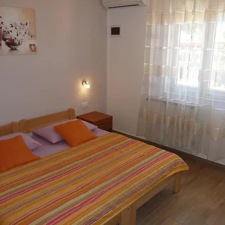 Rooms & Apartments Milka-3