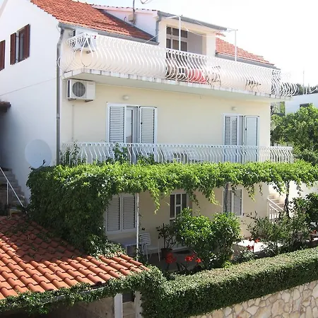 Apartmani Niki Hvar-3