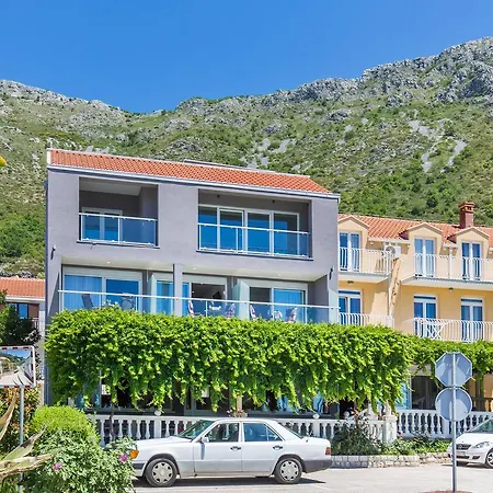 Boutique Flamingo B&B-2