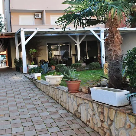 Promenade-3