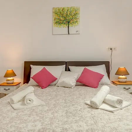 Lct Holiday Home Florentina-3