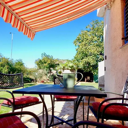 Lovley Rural Apartment With Garden-3
