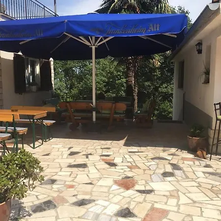 Guesthouse Villa Manda-2