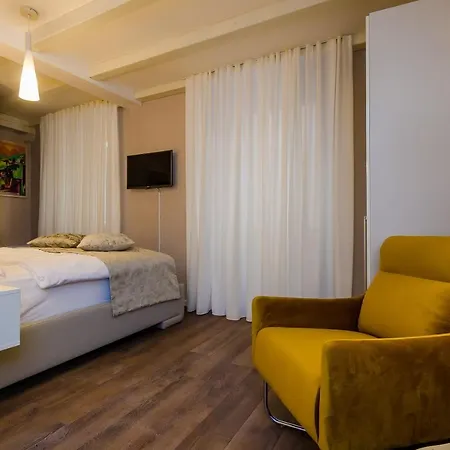 Villa Flores Studio Apartment-2