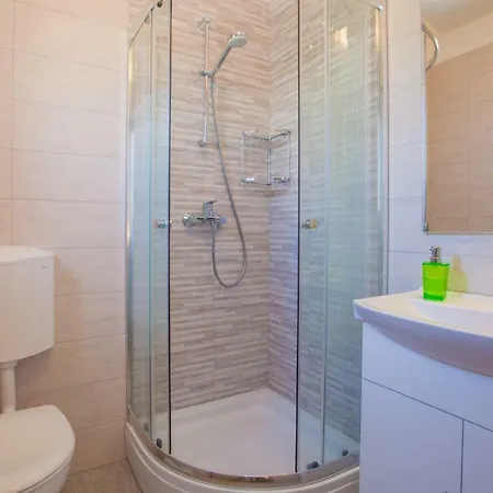 Room Elelina-3