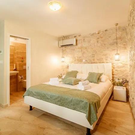 Stone House Luxury Rooms-3