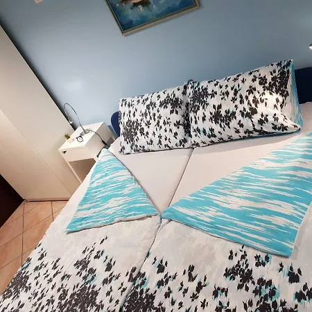 L&M Room-2