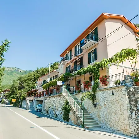 Rooms Vanda & Frane-3