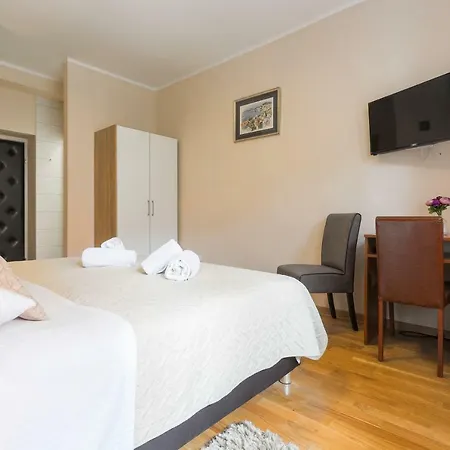 Golden Split Rooms-2