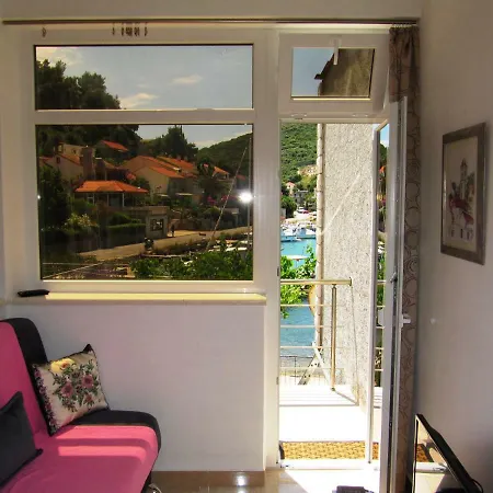 Apartmans And Rooms Dunjini Dvori-3