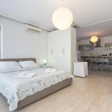 Apartments & Rooms Ddd2-2