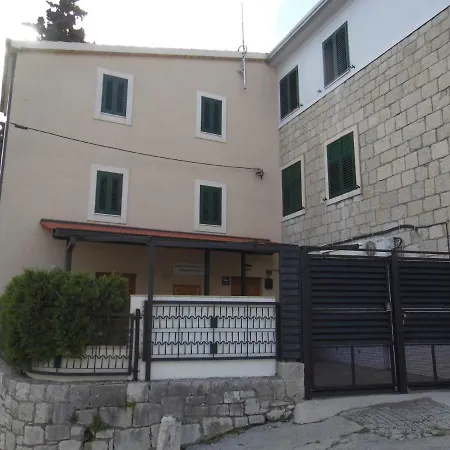 Apartments & Rooms Toni-3