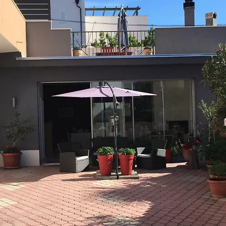 Guest House Lorenta Near The Beach-2