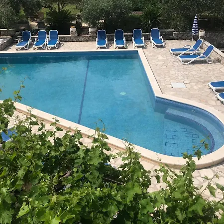Spacious Bedroom For Two With Pool View - Pansion Hajduk-3
