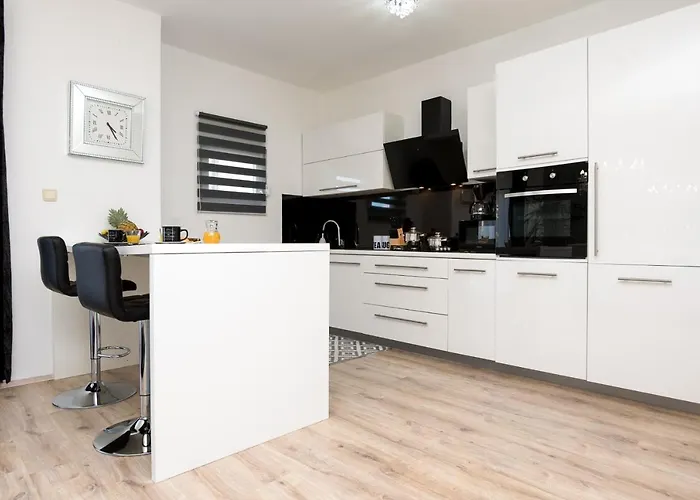 Zadar hotels near City Galleria