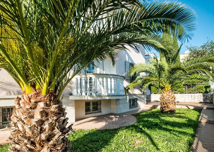 Apartments Ori Pula
