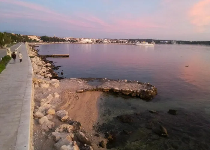 Apartmans And Rooms "Slavica" Novalja