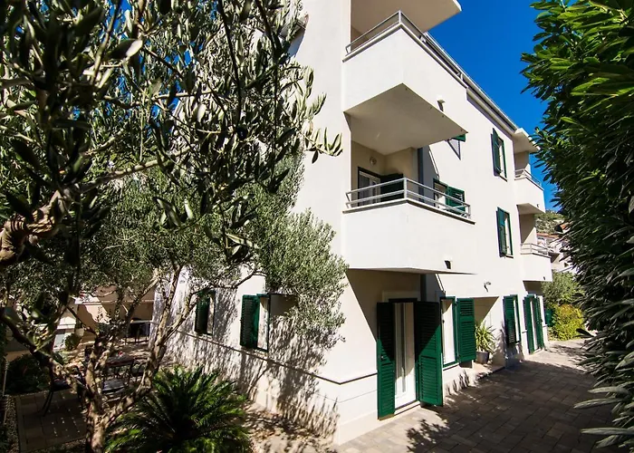Apartments Rici Bol