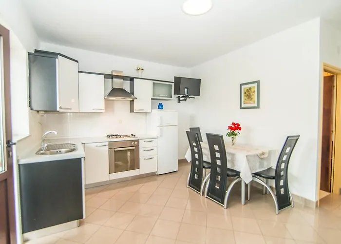Apartments Valentic 1304 Pag Island