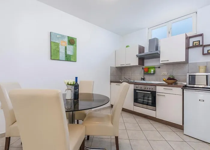 Apartments Dobrec Fuškulin