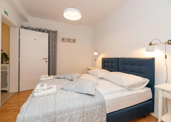 Apinelo Aparthotel Supetar